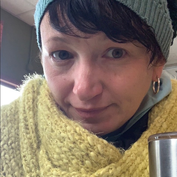 Meet your Posher, Danielle - Picture 1 of 1